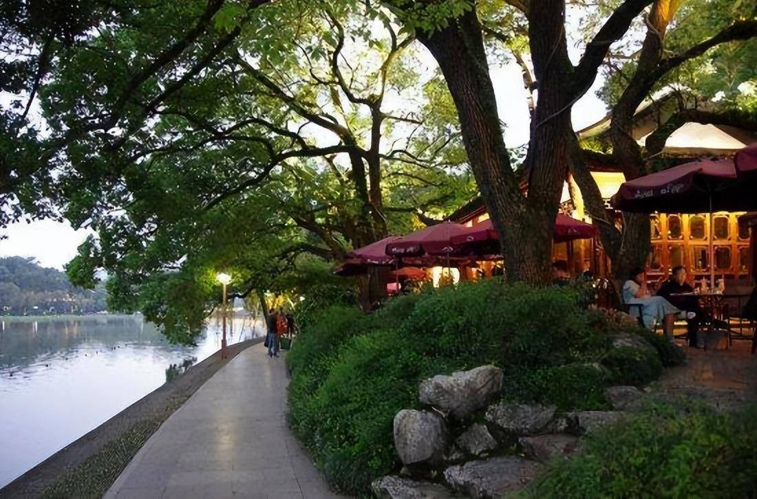 第四届博鳌国际诗歌节将举行首届杭州镜湖厅露天诗会成亮点