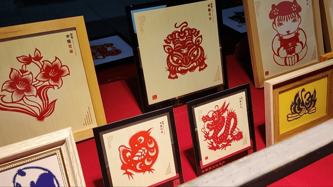 抚州木质浮雕△临川金银錾刻在临汝书院孔子广场上