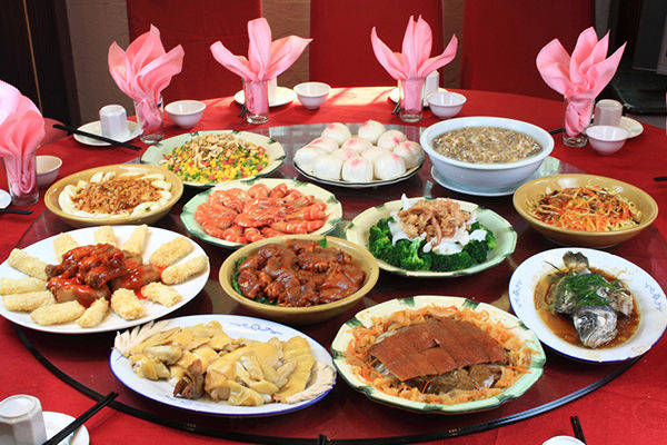 西安酒席怪事多,酒堆积如山没人喝?