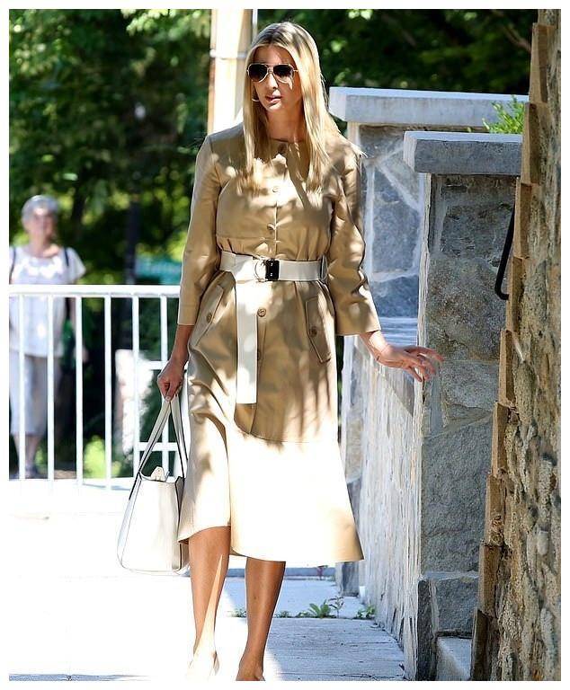 作为特朗普的原配,伊凡娜年轻时也是气质很好的名媛,现年70岁的伊凡娜