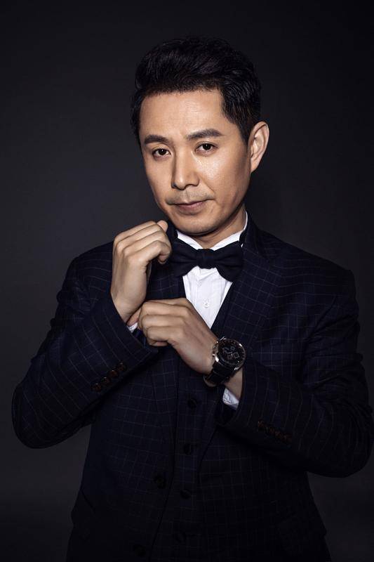 演员郭广平:娶小11岁妻子,36岁做父亲,15份报纸背后的带泪父爱_常小川