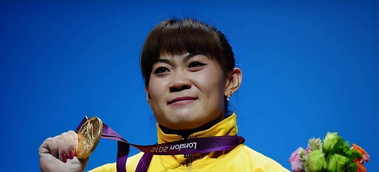 叛徒姚莉:采访说他不懂中文,但作为中国人拒绝夺冠,结局很幸福_举重