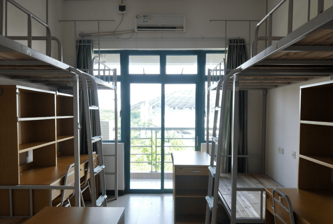 阳台,洗漱间,公寓式宿舍,上床下桌配有空调,哈尔滨工业大学(深圳)有