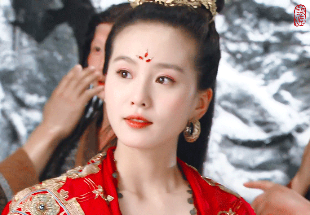 刘诗诗眼神霸气黑化出山,一姐气场全开,网友梦回《仙剑》龙葵_姐姐