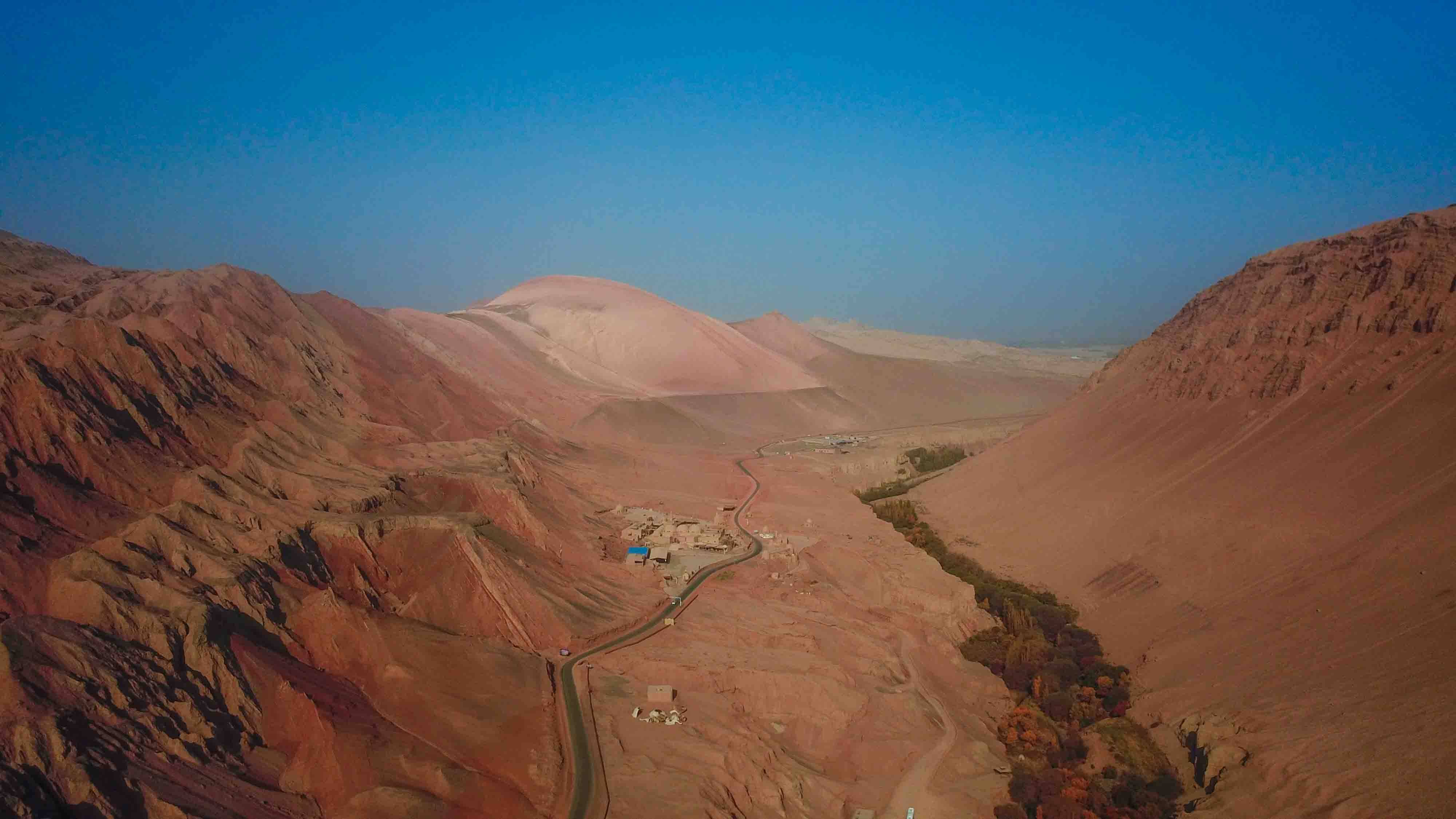 新疆神奇的美景，常年占据榜一的地方，与孙悟空有关，你知是哪吗