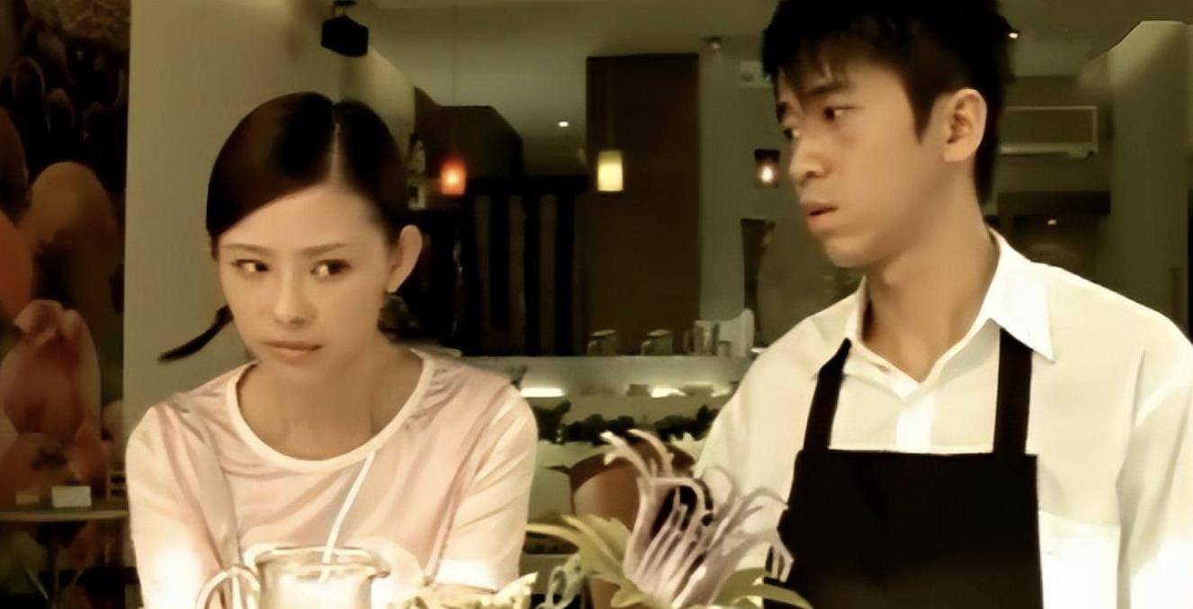 我们最早认识萧淑慎,是在mv里,她在光良的mv《第一次》和梁静茹的mv