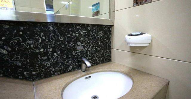 贵阳机场厕所火了!从中发现距今约4.39亿年前化石,要拆下来吗?