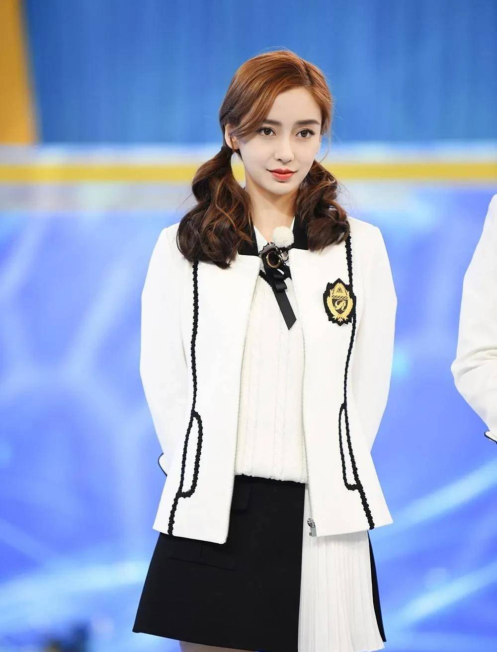 扎着双马尾的angelababy可爱又甜美,高级脸谁比不上?