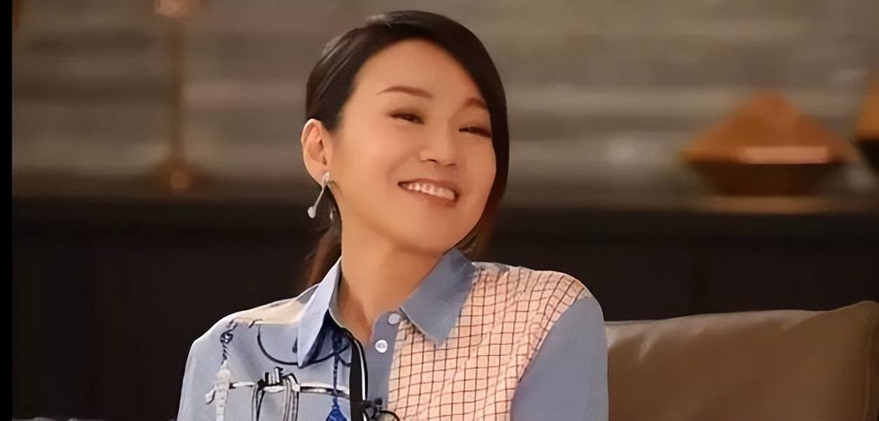 身价上亿的她认赵本山当哥,离婚后3次吃“嫩草”
