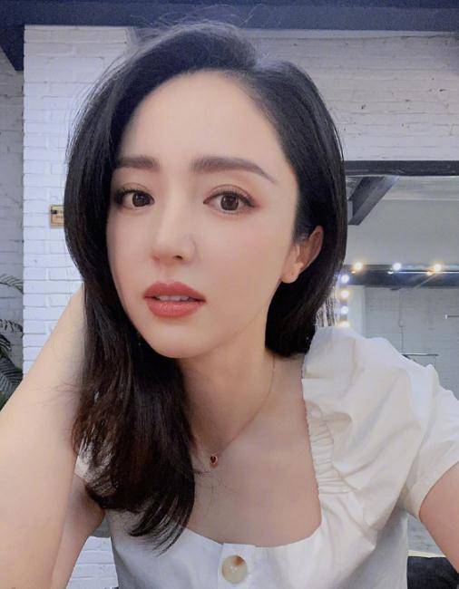 原创充满魅力的时尚辣妈搭配美丽气质感强烈的穿搭你们爱了吗