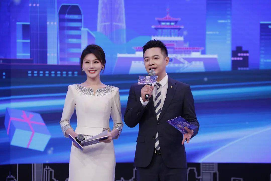 济南广播电视台主持人yoyo酱,幽默风趣.