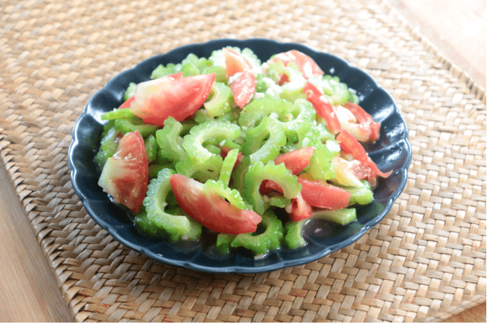 苦瓜西红柿是一道非常爽口的家庭小凉菜,这样做出来的苦瓜不会太苦,家