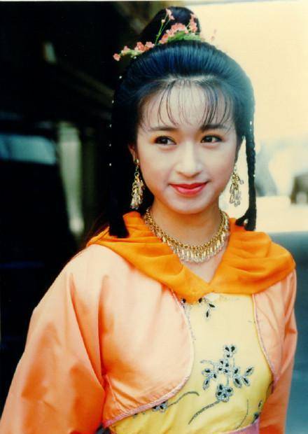 女星甜姐儿时期伊能静像洋娃娃叶蕴仪能萌你一脸血呀