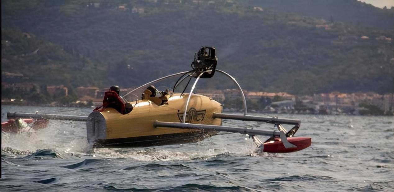 世界上会飞的水翼电动船,重达260公斤,被誉为水上飞行器