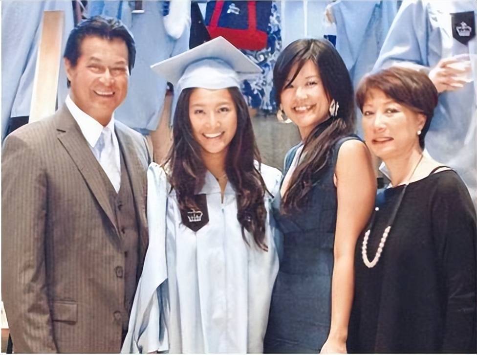 邓光荣:港坛真正的大佬,和李小龙称兄弟,力捧王家卫斥责郑少秋_沈殿霞