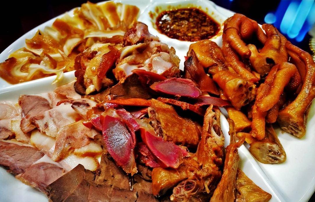 要说什么菜最能体现东北人的性格特征,那这道熏酱拼盘,就很具有代表性