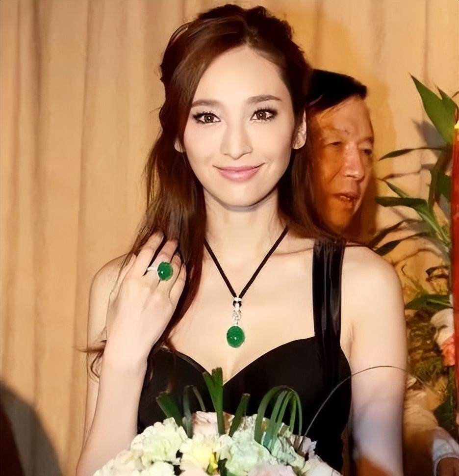 "美玉"千万不要硬戴,有的人看起来高贵大方,有的人衬得像假货_翡翠