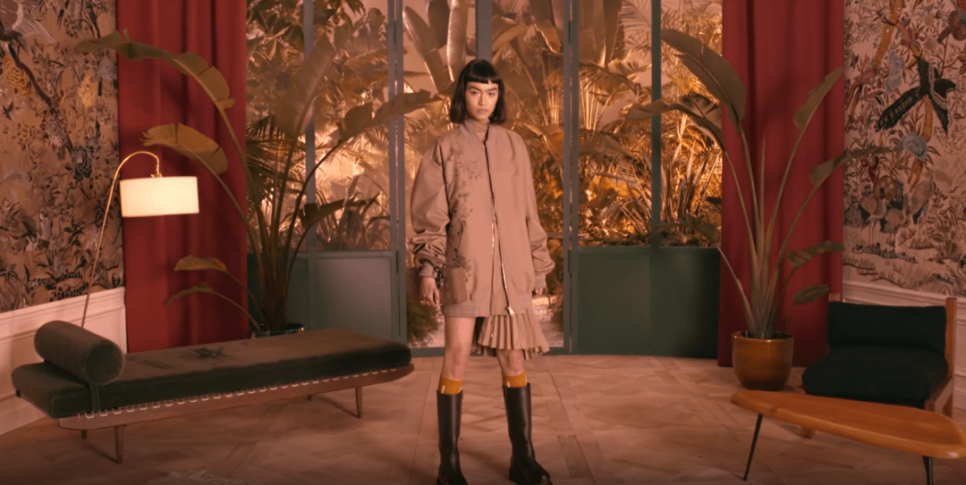 丝毫没有强调中国风的意思,但凡迪奥稍微了解或者有意展现中国文化,都