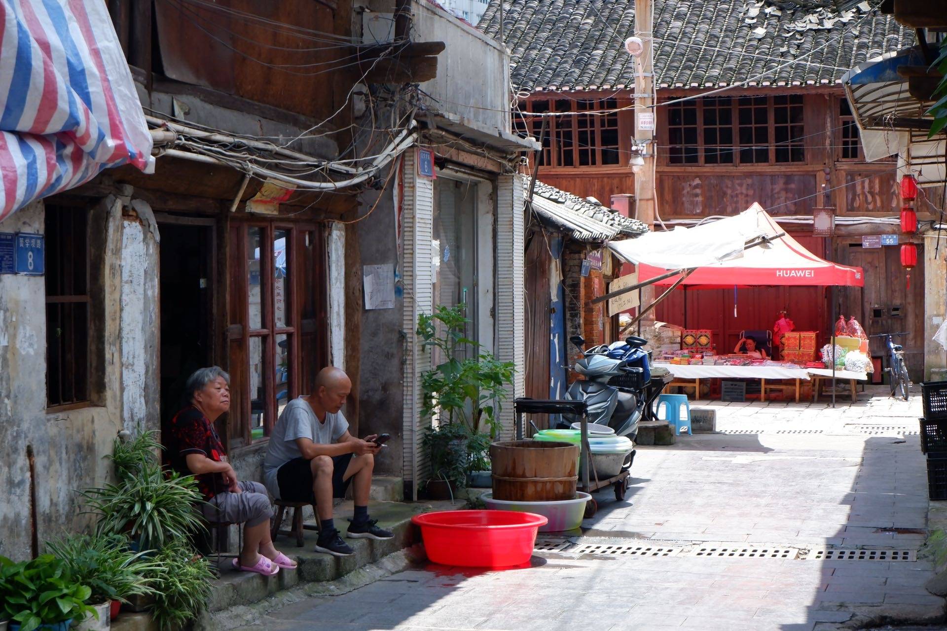 贵州安顺市区仅剩的200米明清老街，藏着很多美食，太珍贵了