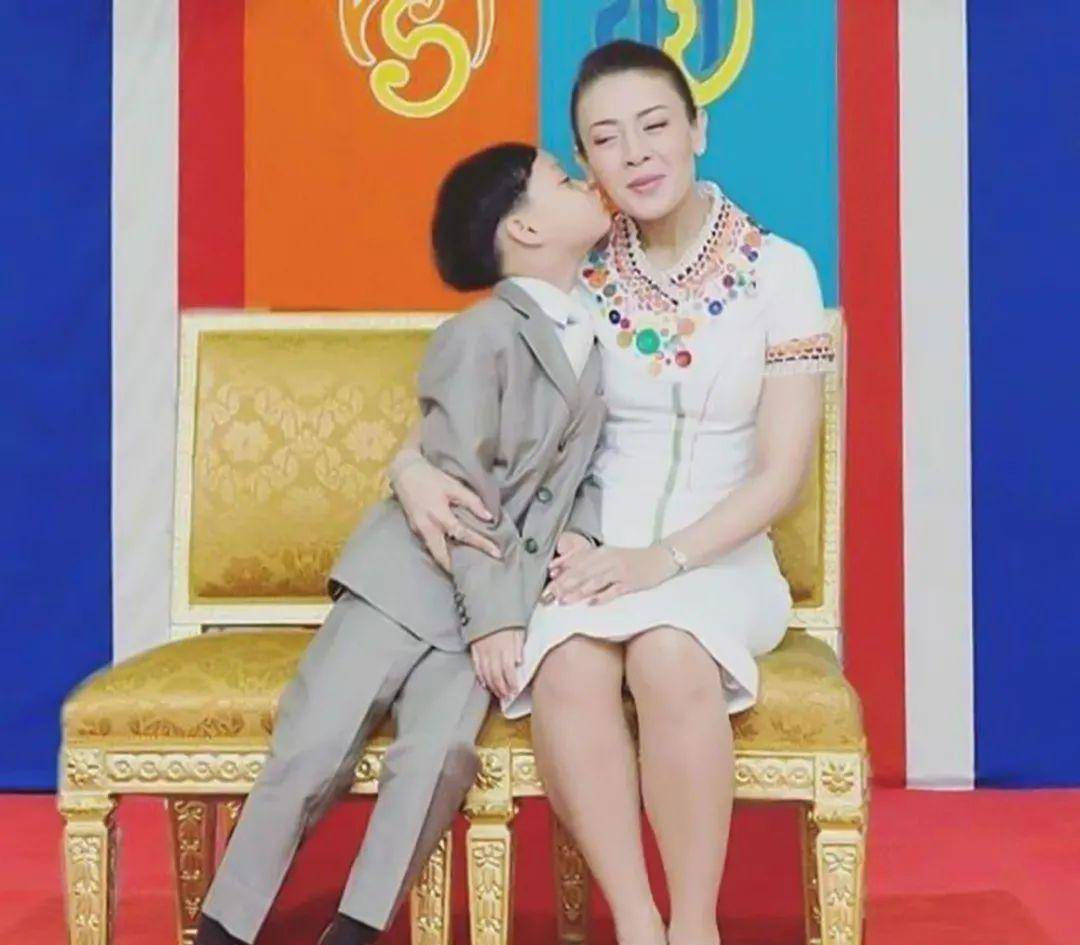 祝福诗丽吉王太后生日时,晒母亲照再次引人关注_提帮功王子_拉米_王室