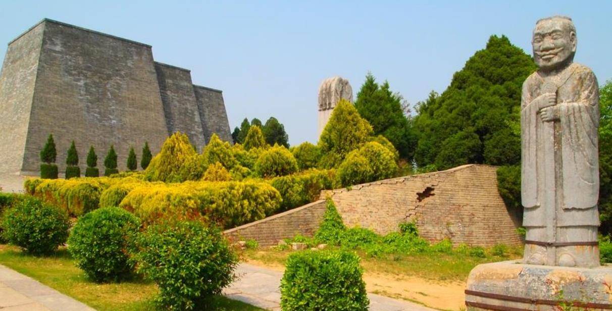 武则天的乾陵在风水上确实是一块风水宝地,只可惜它影响到了唐朝的