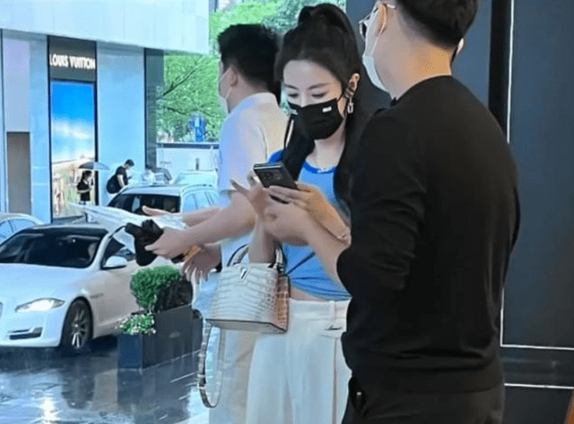 “断网”半年多后亮相杭州商场被拍 薇娅近况引大众猜测-衡水热线网