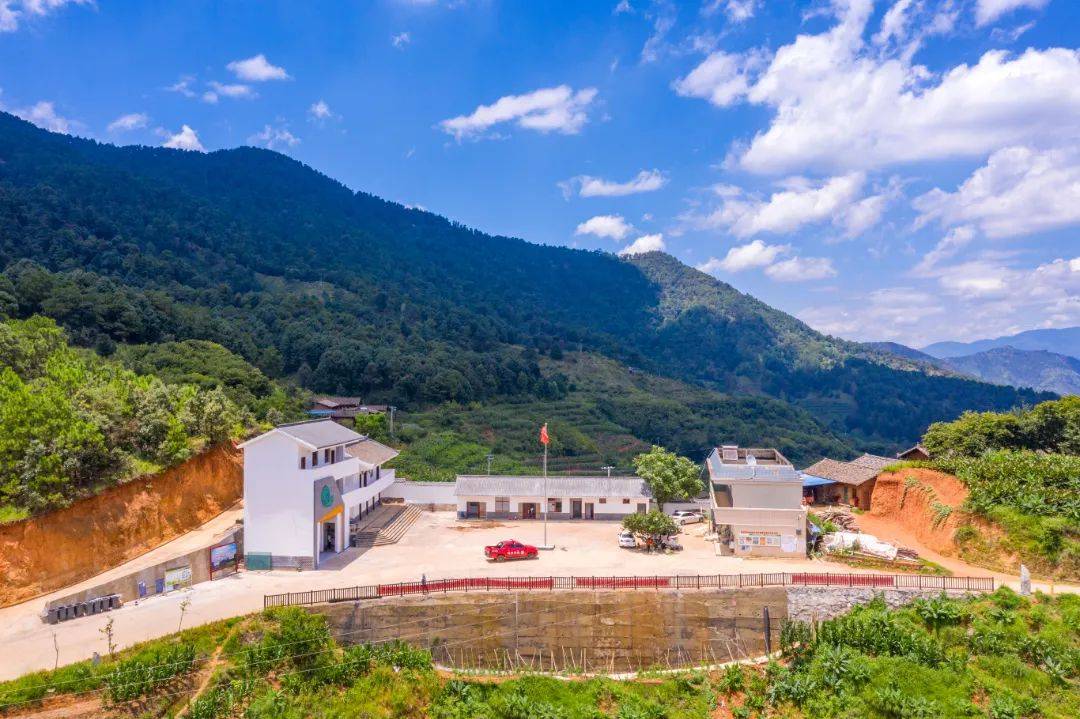 前进镇高峰村:"靠山吃山"吃出"金山银山" 乡村旅游让沉睡的大山活起来