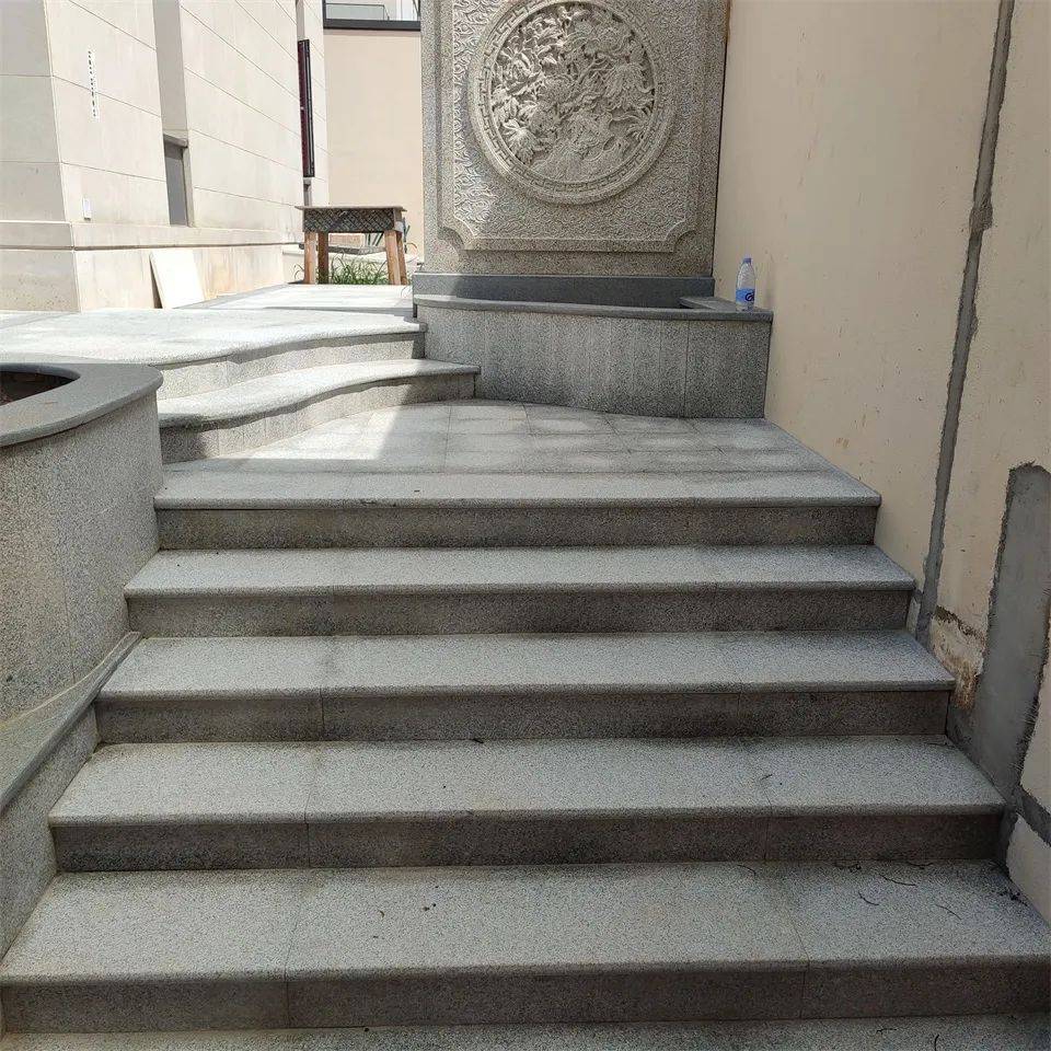 台阶两边的垂带石图片