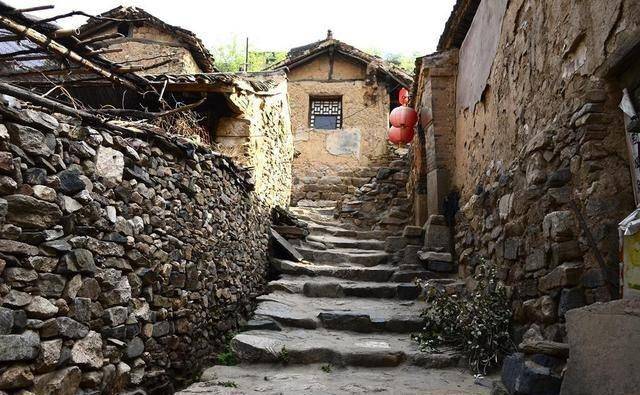 藏在太行山深处的古村，拥有50多座独立院落，远观很像布达拉宫