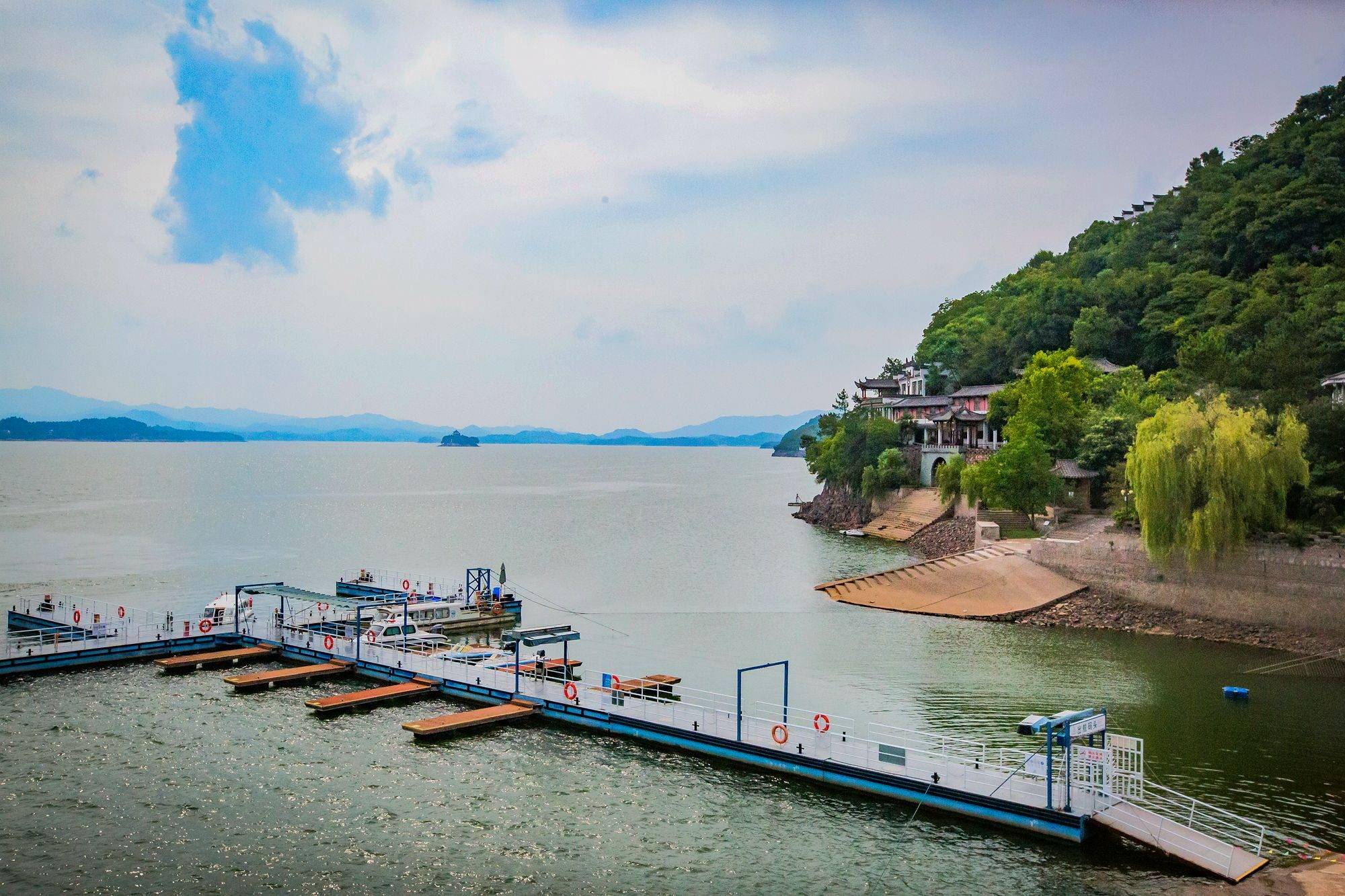 安徽六安万佛湖,曾经的龙河口水库成为了5a景区,还是研学好去处_旅游