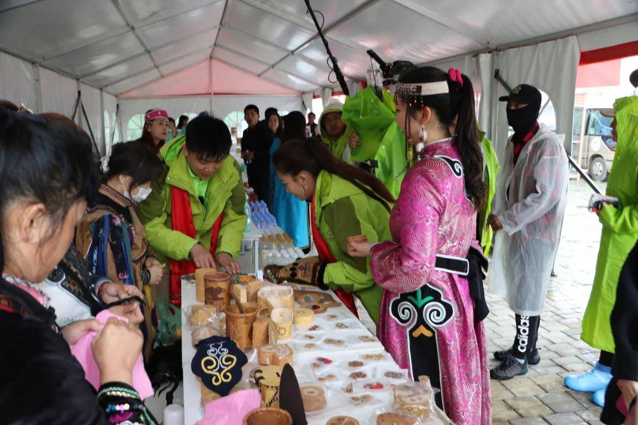 第四届鄂伦春民俗文化节于8月14日隆重举行