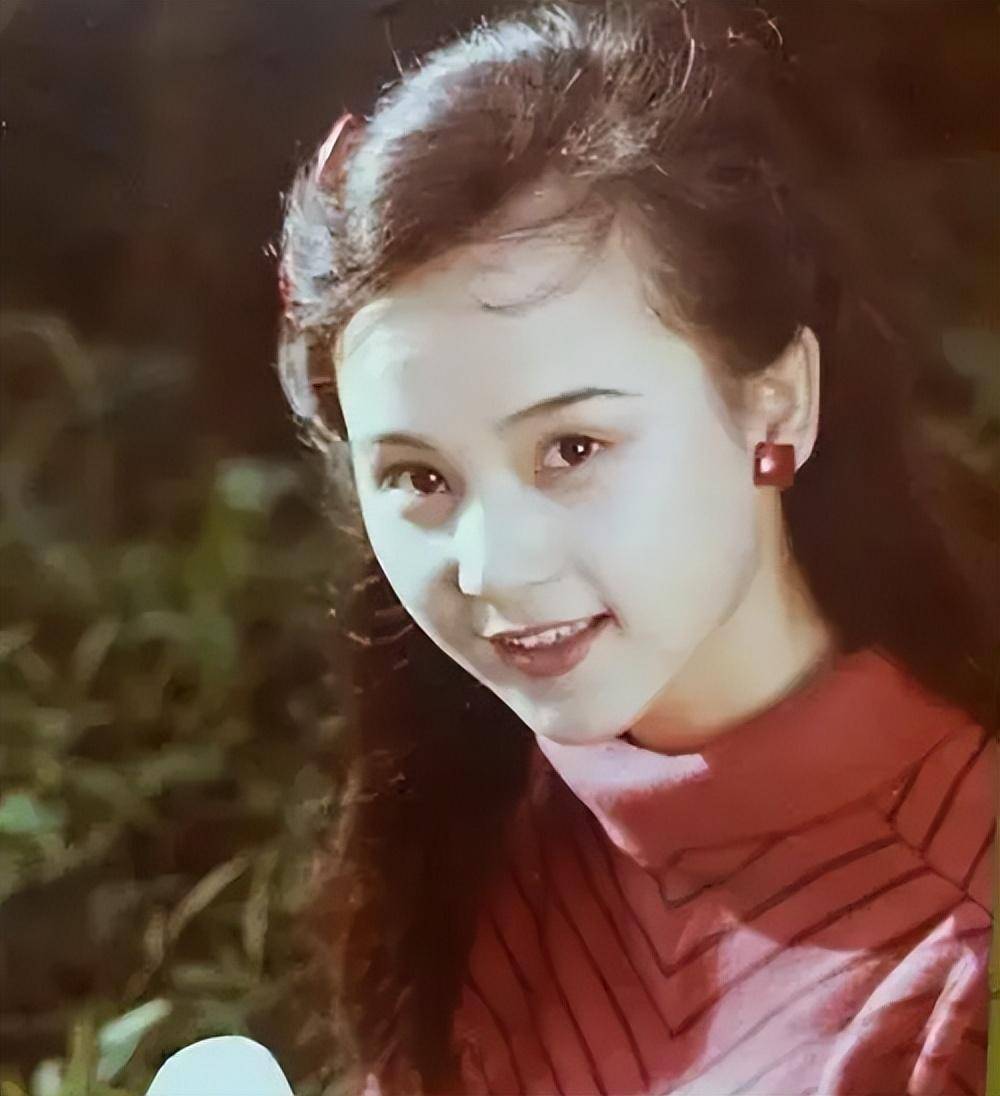 安雯:丈夫诈骗5700万,变卖家产替夫还债,54岁没孩子也幸福_张君秋