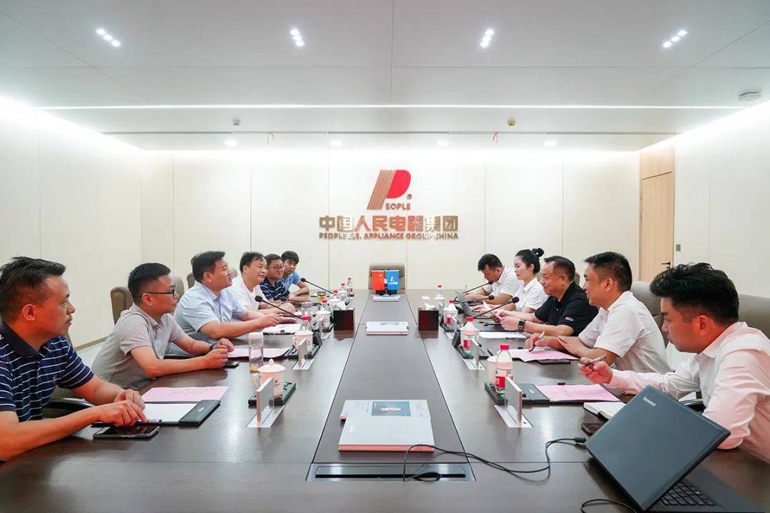 上饶市广信区区委常委副区长汪剑飞一行莅临人民控股集团考察交流