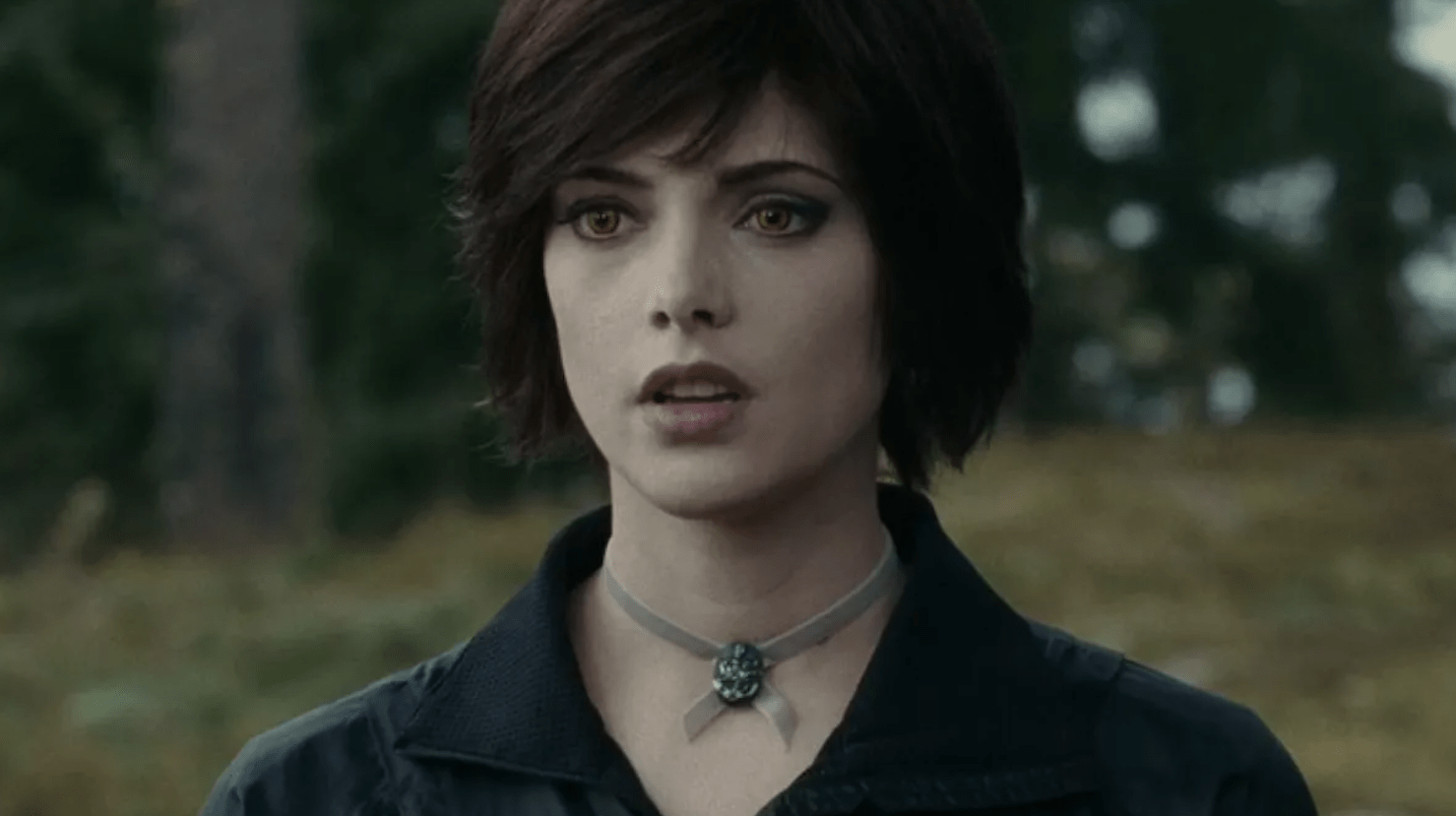greene)饰演的爱丽丝·库伦(alice cullen)是一个有预知能力的吸血鬼