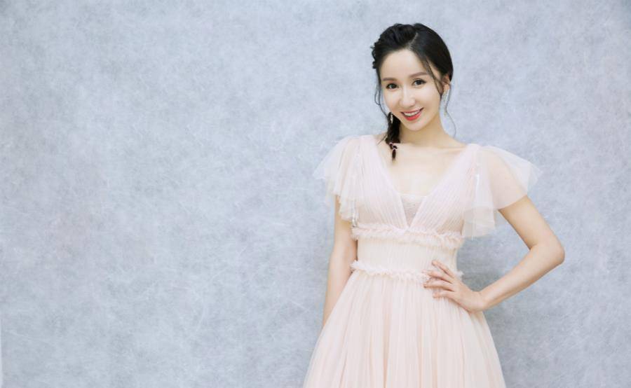 娄艺潇才是"发育过猛",曾是国家二级运动员,看到体操服旧照:跪了_身材