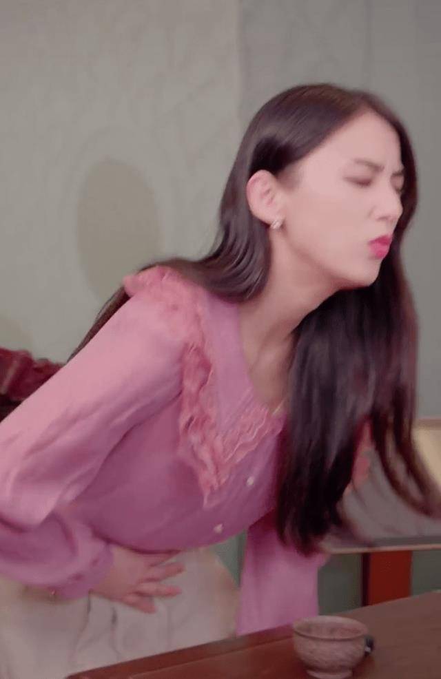 黄圣依直播期间肚子疼,丈夫杨子的反应让人心寒_杨紫_网友_冷漠