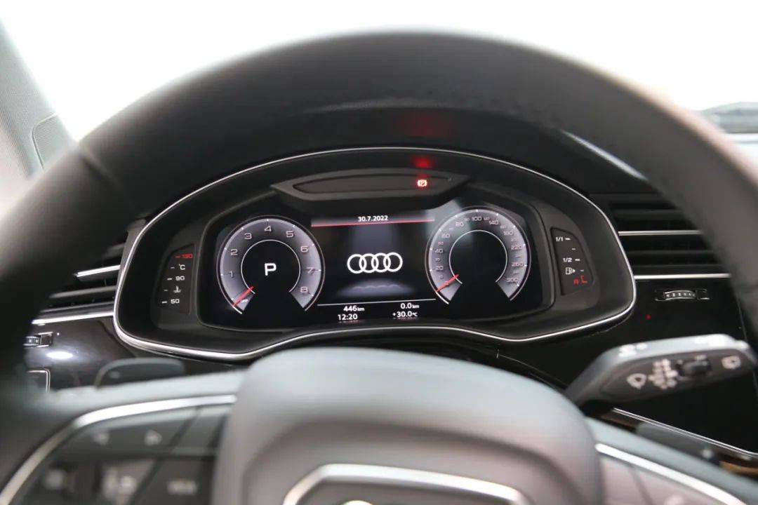 奥迪q7仪表屏贴膜导致花屏来更换液晶板_搜狐汽车_搜狐网