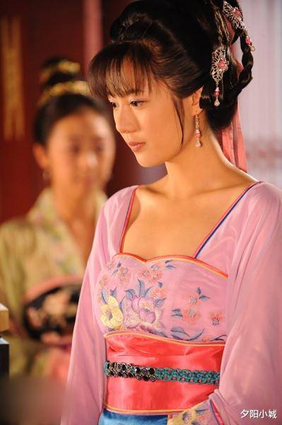 《西施秘史》这部剧,终于是为邬靖靖彻底打开了演员的道路,也为她积累