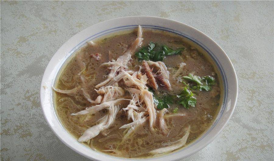 老城区的朝阳糁馆,于家糁馆等等都是百姓常去的老店,原料主要用牛骨熬