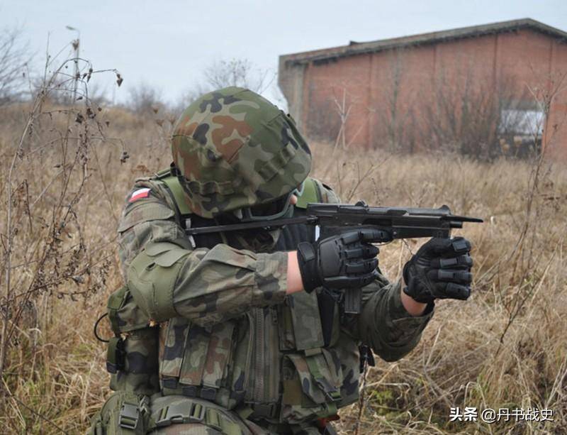 原創波蘭wz63式衝鋒槍我國曾繳獲仿製成82式微型衝鋒槍