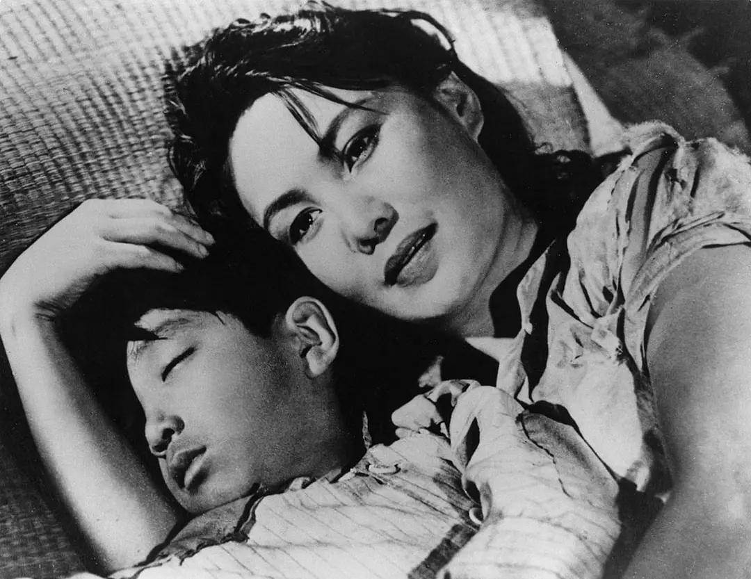 她是22大电影明星,主演《一江春水向东流》,两任丈夫都是导演_白杨