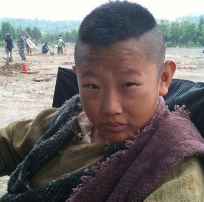 "不老童星"侯祥:18岁出道,演11年儿童,娶妻后两人似母子