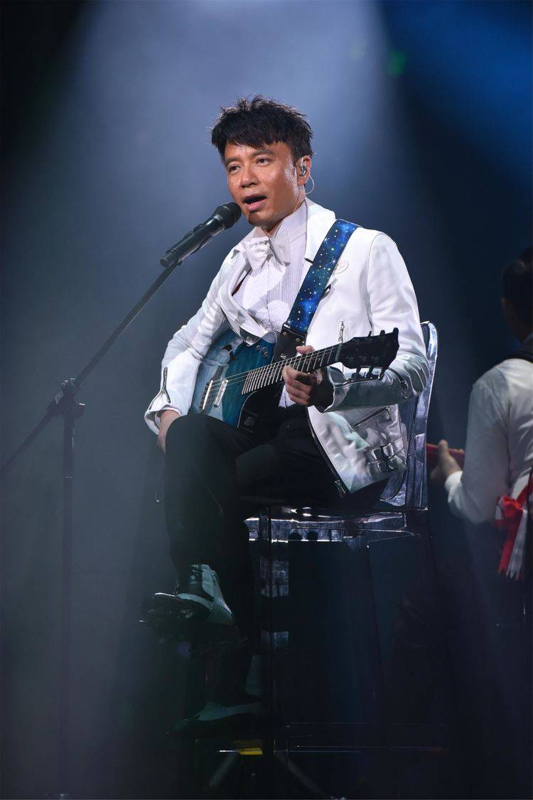 他本该成为四大天王,却被郭富城"挤"下台,如今50多