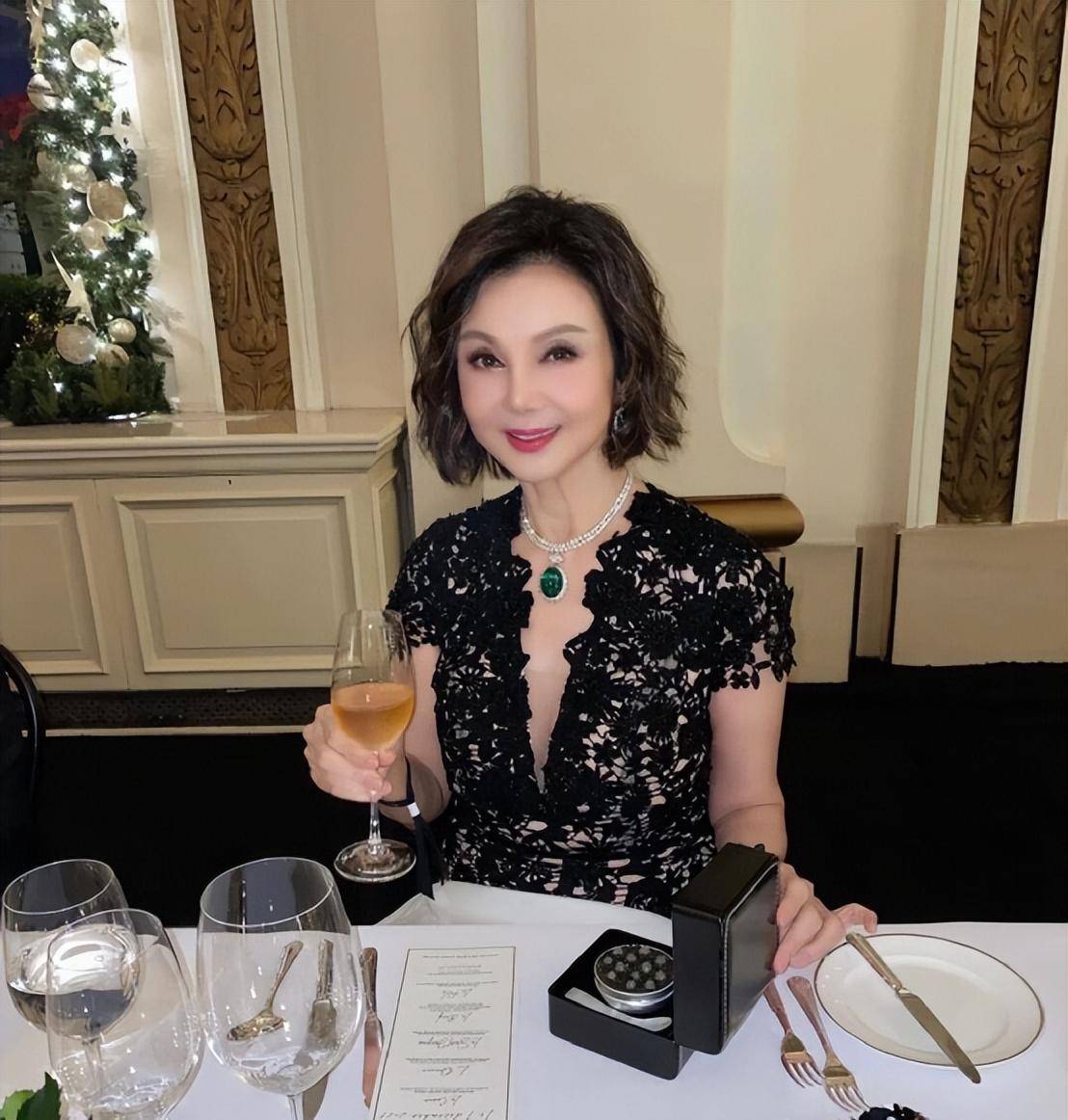 谢玲玲:嫁百亿富豪,7年连生5子,离婚27年仍与前婆婆亲如母女_林建岳