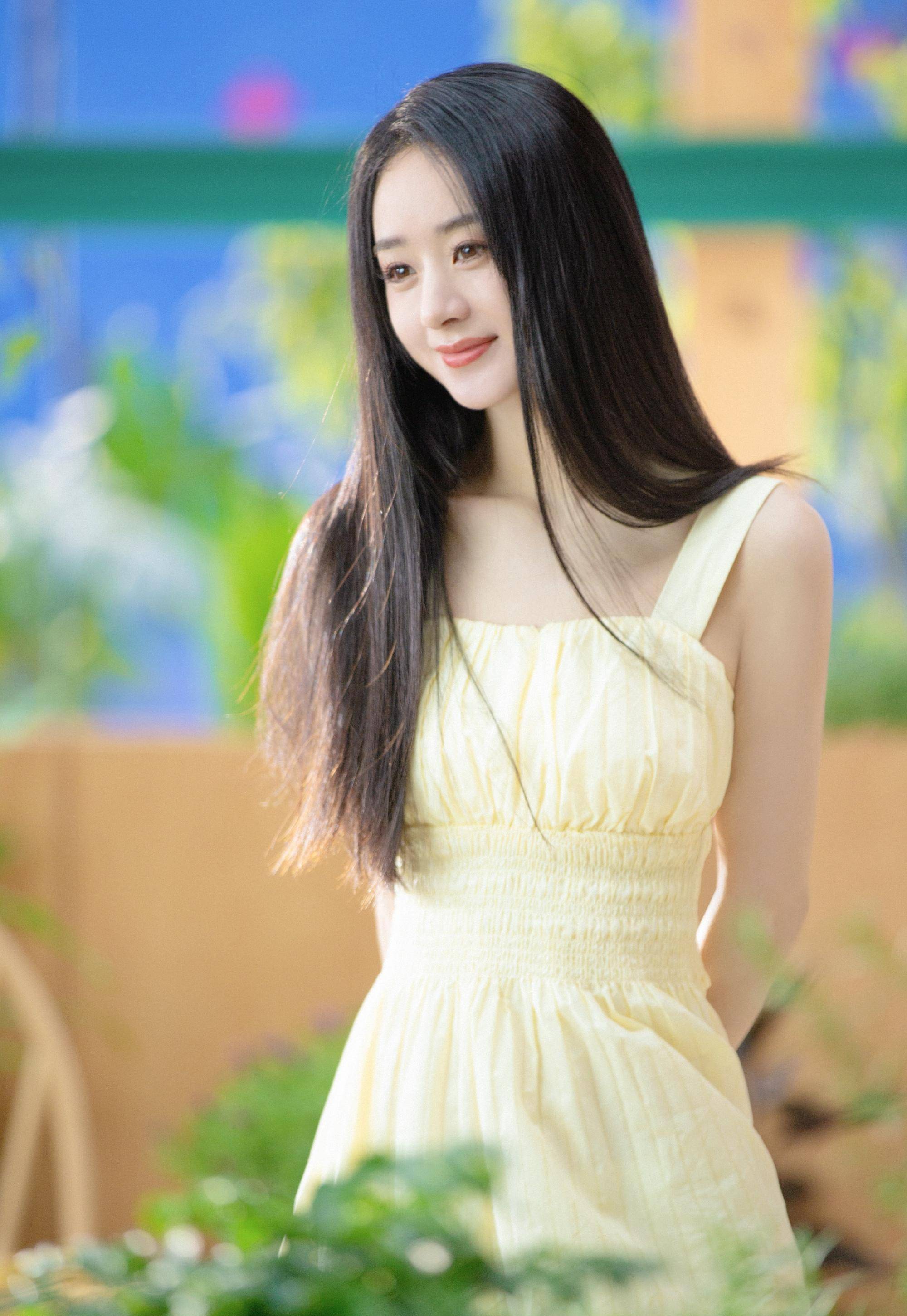 清新绿琥珀黄赵丽颖又欲又纯的少女感和姐系风穿搭了解下