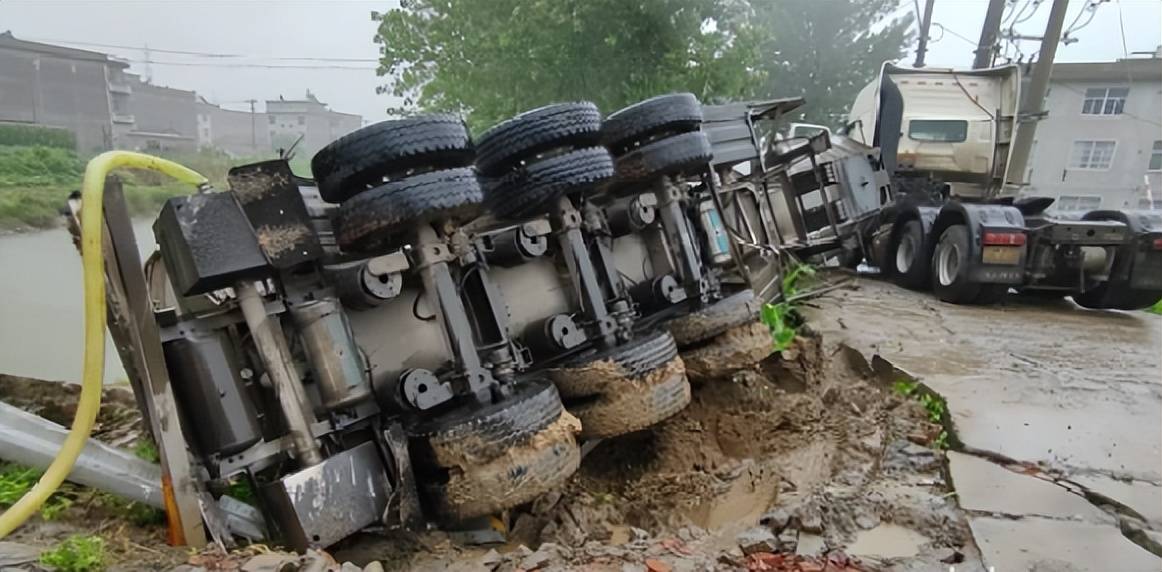 9人死亡76人受伤油罐车翻车起火现场火光冲天