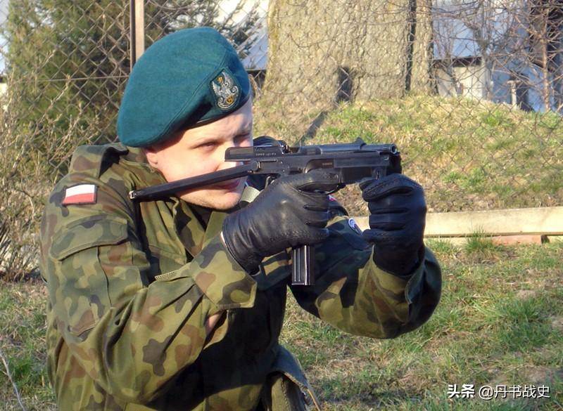 原创波兰wz63式冲锋枪我国曾缴获仿制成82式微型冲锋枪