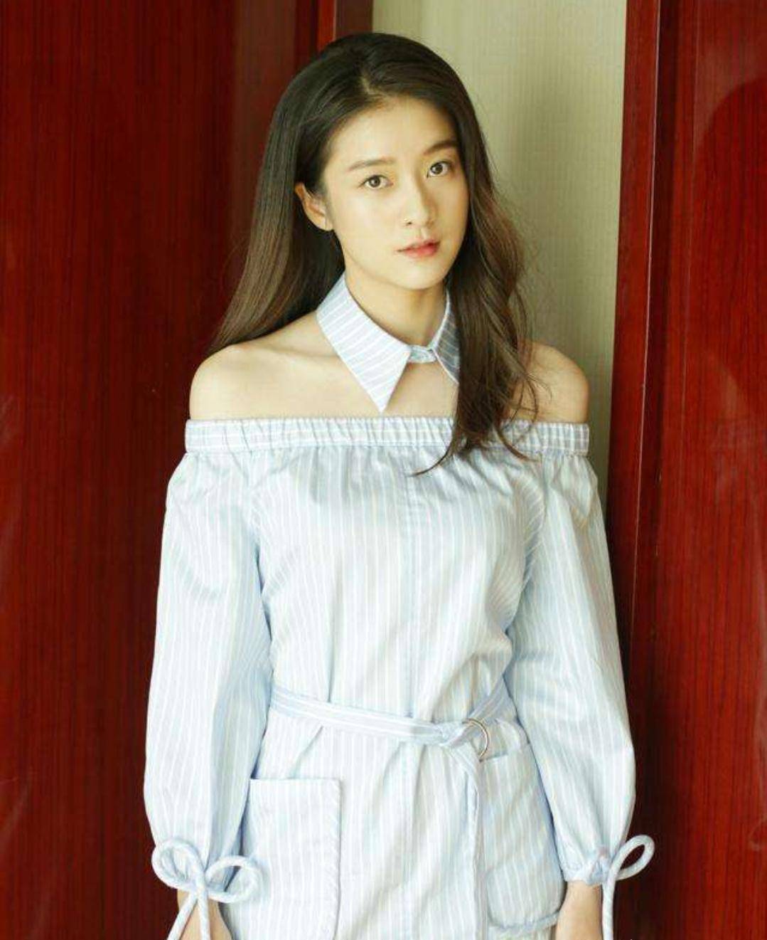 合作过多位大明星,有"90后流量小花"之称_张雪咪_张雪迎_大学