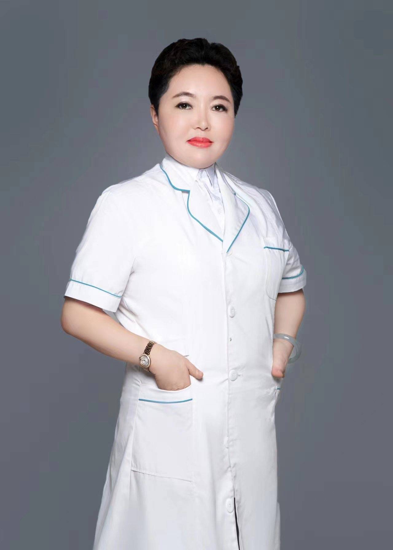 医学院高级研修班授课导师,中国基层门诊经营管理专家齐铁雄导师学习