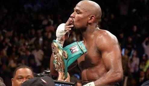 梅威瑟晒新女友,二十岁出头非常年轻貌美,身材堪比卡戴珊_生活_拳击